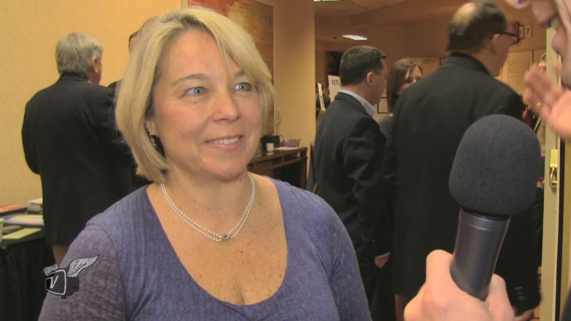 The Chicken & Egg Spectrum Auction