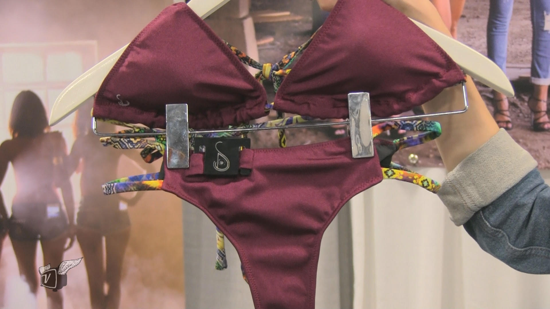 App Enriched Blue Jeans & Swimsuits #CES2017